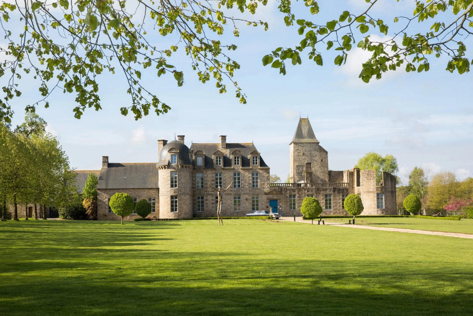Château du Bois-Guy en Bretagne, campus éphémère OAREL