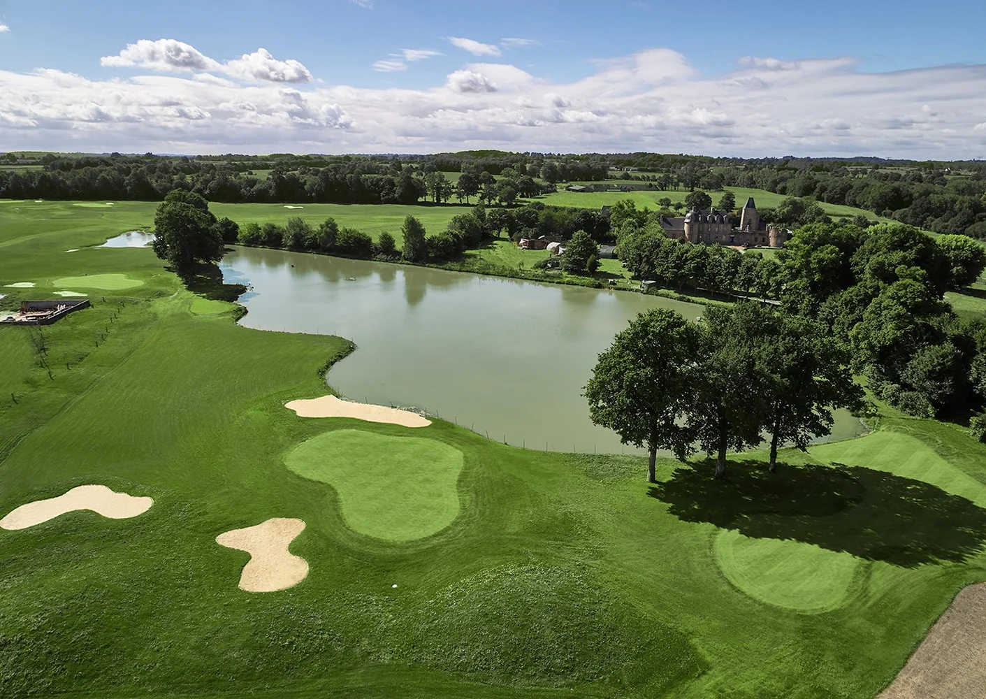 Parc, étang et parcours de golf du Château du Bois-Guy
